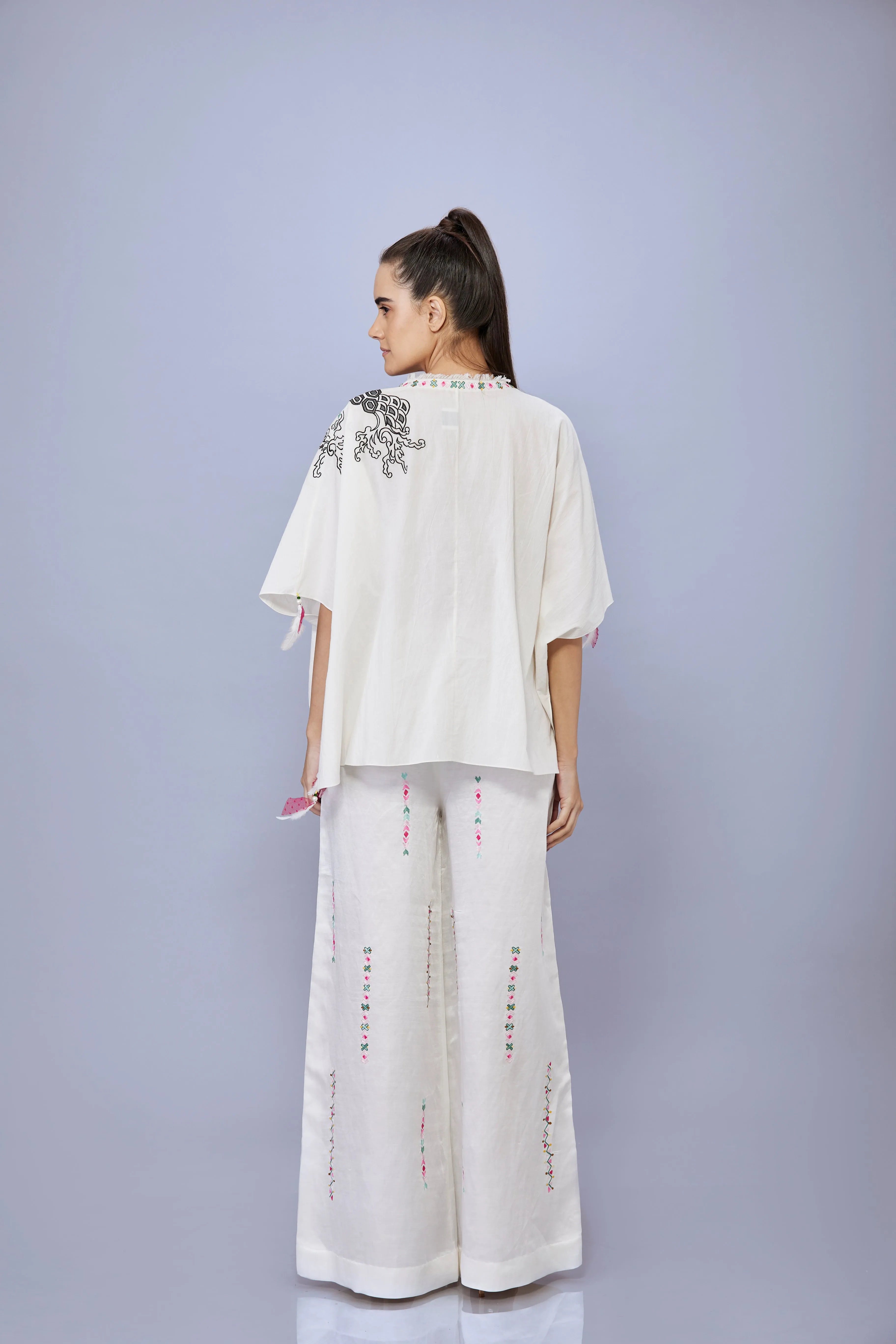 Crème draped kafan with shoulder thread embroidery