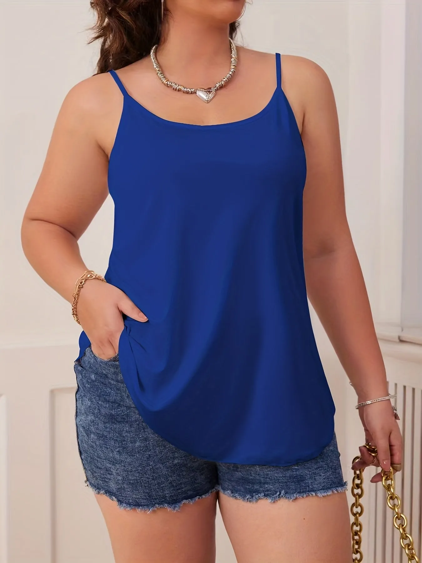 Curvehugging Plus Size Solid Cami for Casual Chic Style