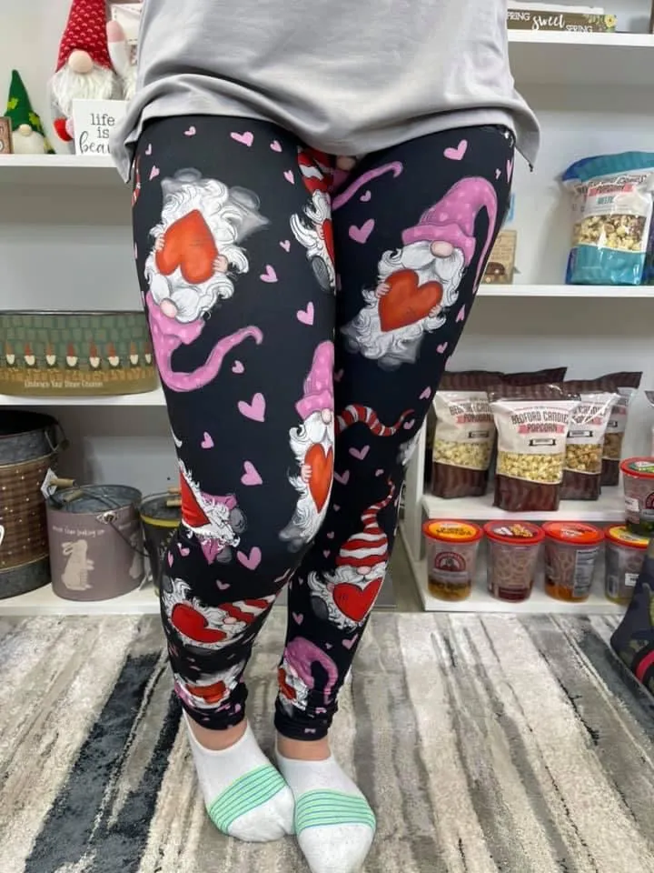 Gnome holding heart leggings