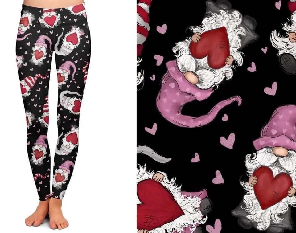 Gnome holding heart leggings