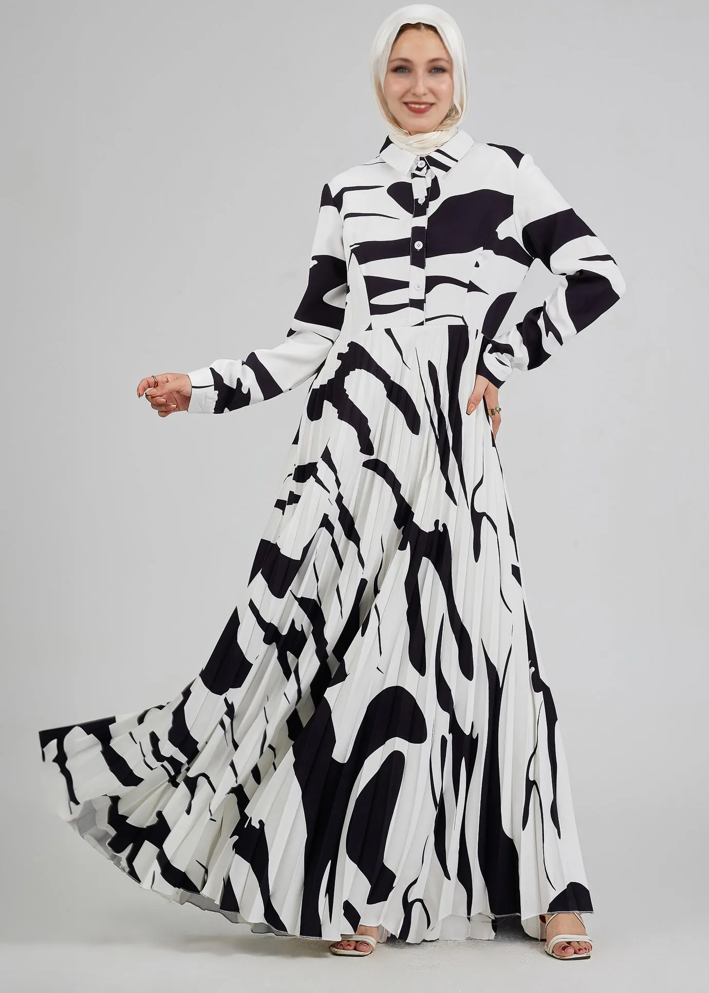 Samira Monochrome Brushstroke Print Pleated Maxi Dress