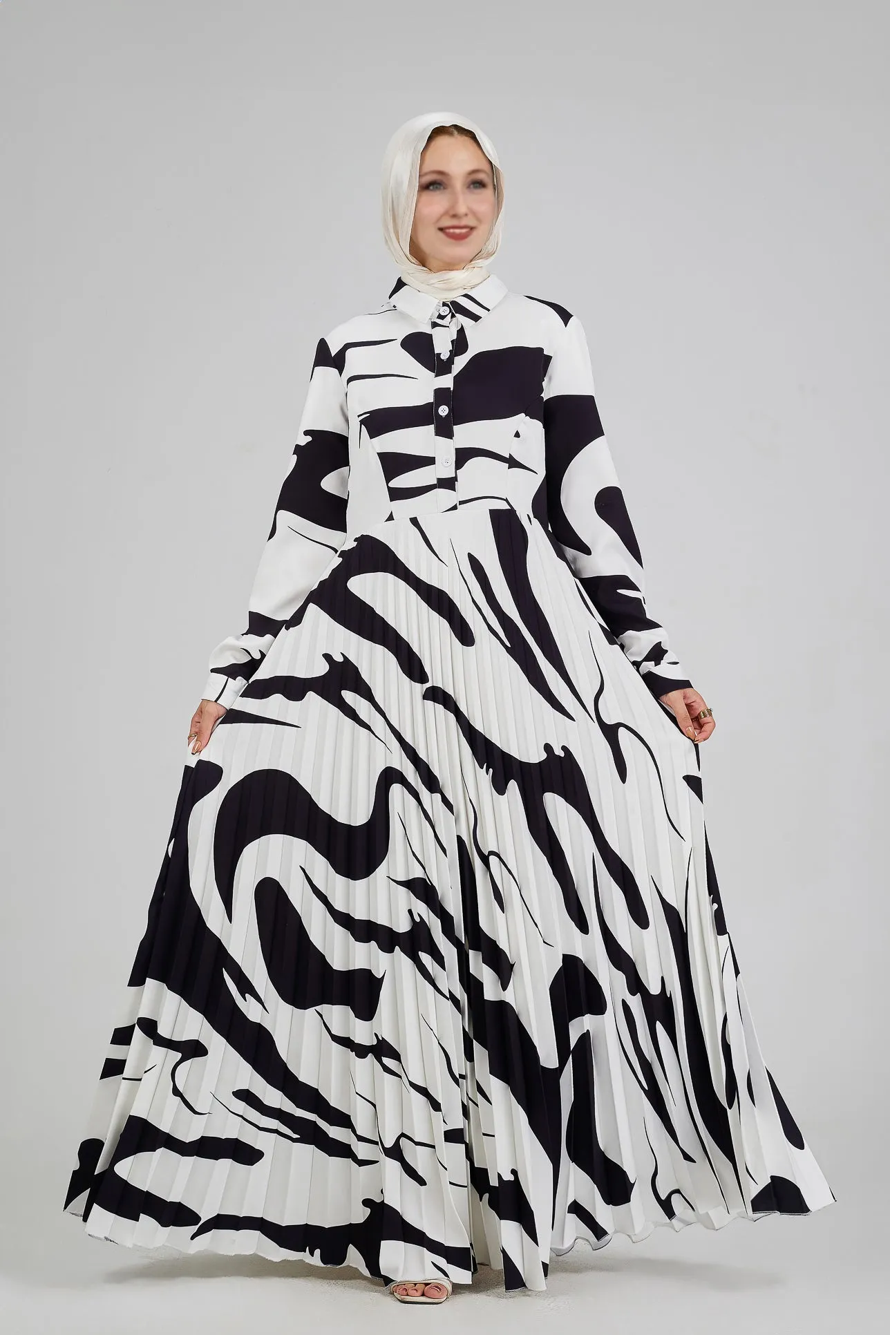 Samira Monochrome Brushstroke Print Pleated Maxi Dress