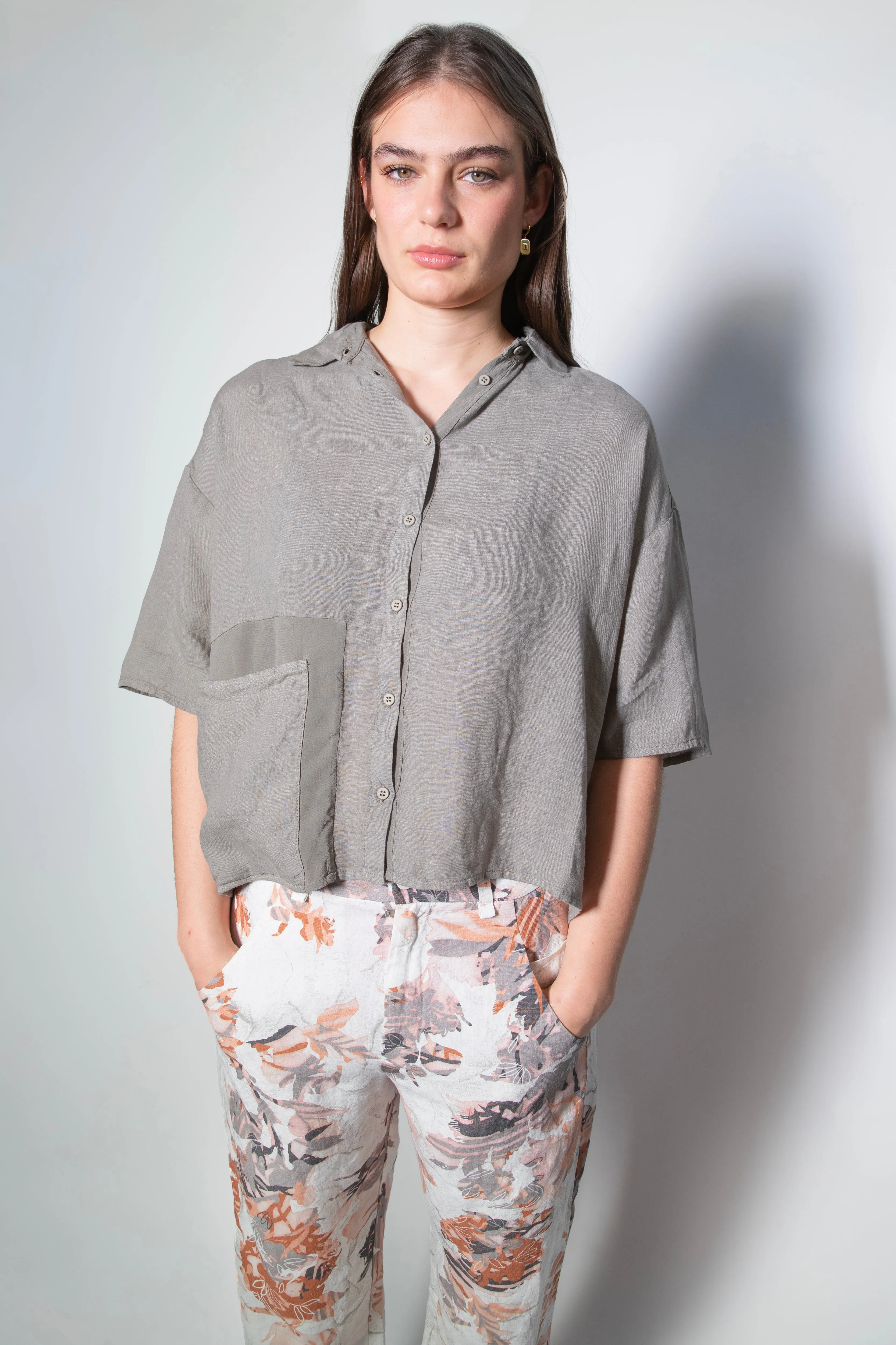 Transit Par Such Short Sleeve contrasting Pocket Shirt in Grey